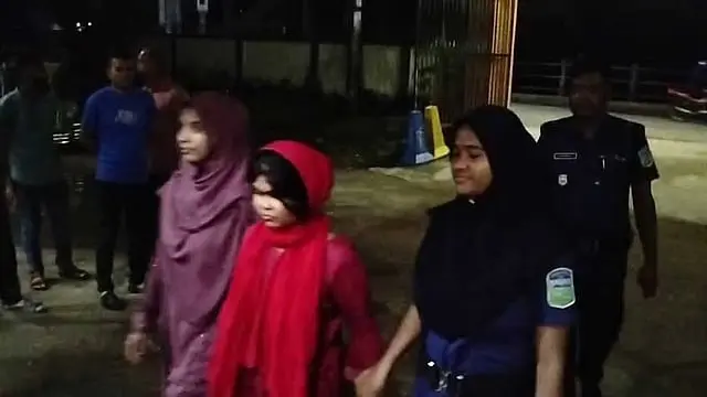 ফ্যামিলি কার্ড দেওয়ার নামে টাকা নেওয়ার অভিযোগ, এনসিপি নেত্রী আটক