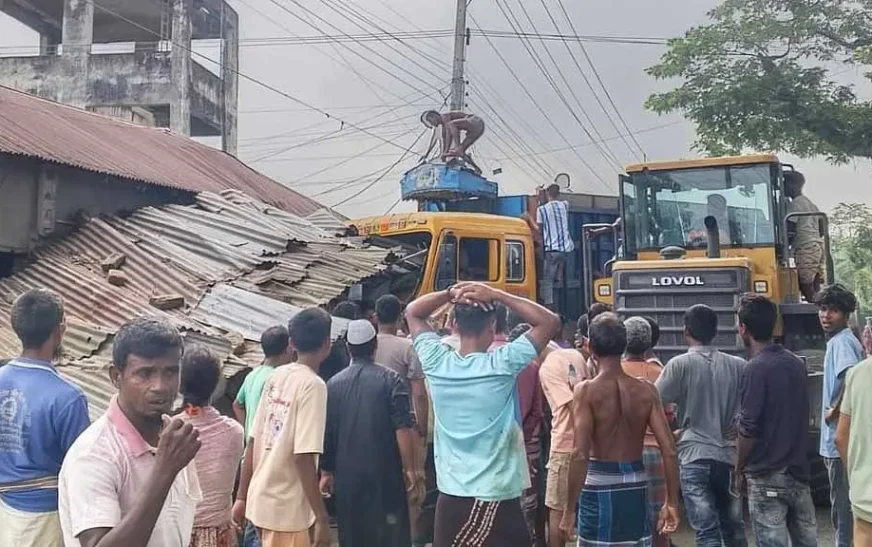 পাটগ্রামে ইজিবাইককে ট্রাকের ধাক্কা, নিহত ৩