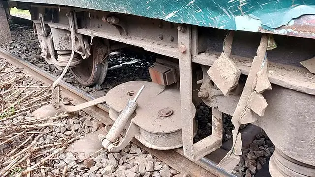 রাজশাহীতে ফের ট্রেন চলাচল বন্ধ, লাইনচ্যুত ঢালারচর এক্সপ্রেস