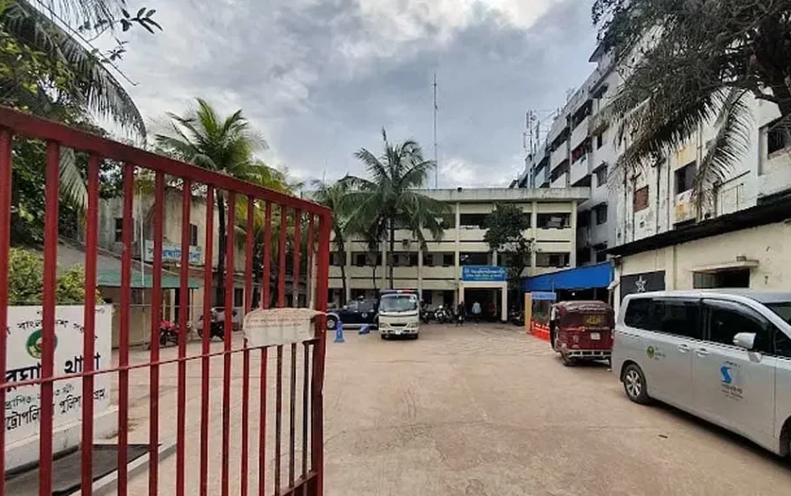 মাদকের টাকা চেয়ে না পেয়ে শিশুকে নিয়ে বেরিয়ে যান বাবা, ৯৯৯-এ উদ্ধার