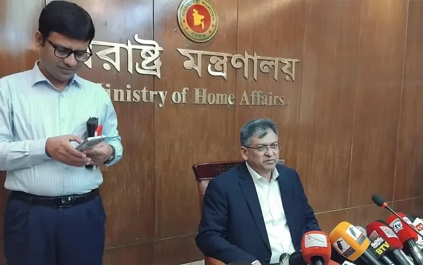 তেজগাঁও কলেজের মসজিদ থেকে আটক ১২ জনের বিরুদ্ধে উগ্রবাদী সংগঠন গঠনের অভিযোগ