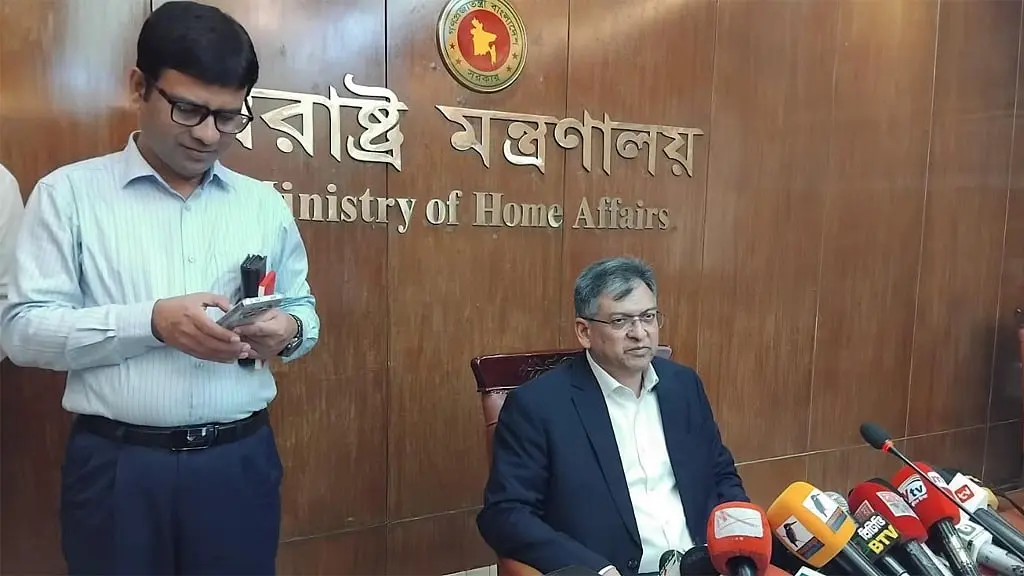 তেজগাঁও কলেজের মসজিদ থেকে আটক ১২ জনের বিরুদ্ধে উগ্রবাদী সংগঠন গঠনের অভিযোগ