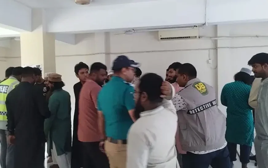 তেজগাঁও কলেজের মসজিদে গোপন বৈঠকের অভিযোগ, আটক ২৩