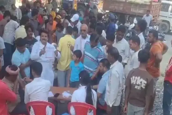 গরুর দুধের প্রসাদ খেয়ে আতঙ্ক, জলাতঙ্কের টিকা নিলেন ৪৫০ গ্রামবাসী