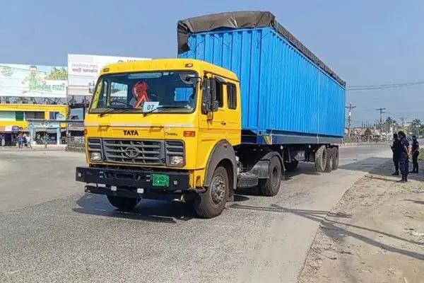 কঠোর নিরাপত্তায় রূপপুর পারমাণবিক বিদ্যুৎকেন্দ্রে পৌঁছাল ইউরেনিয়ামের নতুন চালান