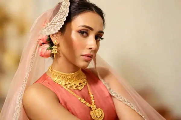 ডিসেম্বরে বিয়ের গুঞ্জন, মিমিকে ঘিরে টালিউডে আলোচনা