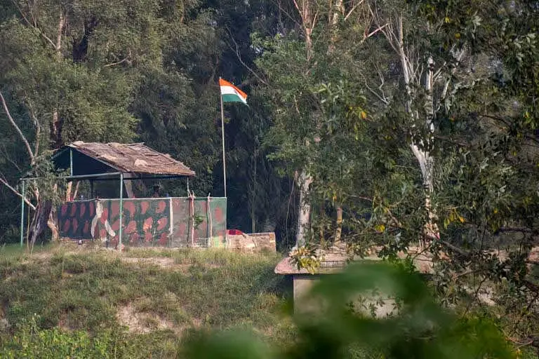 সীমান্তে দুই পাকিস্তানি নিহত, ভারতীয় কূটনীতিককে তলব ইসলামাবাদের