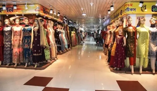 দুর্গাপূজার বিশেষ ছাড় শেষ, রাত ৮টায় বন্ধ হবে সব দোকানপাট