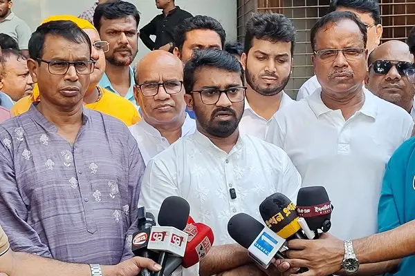 দুর্গাপূজা ঘিরে ষড়যন্ত্রের অভিযোগ, আওয়ামী লীগকে দায়ী করলেন রাশেদ খাঁন