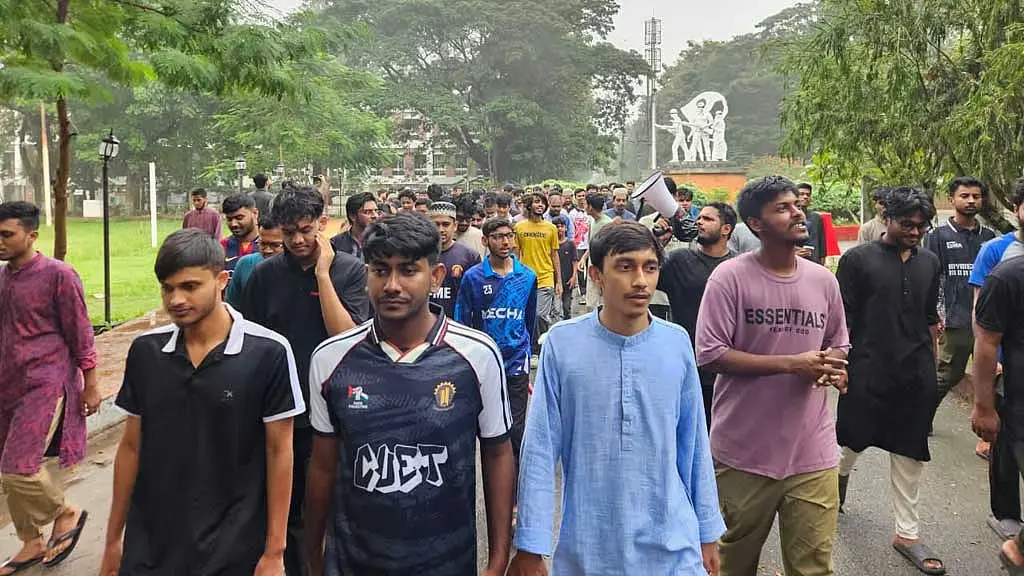 চুয়েটে ছুটির দিনেও শিক্ষার্থীদের বিক্ষোভ