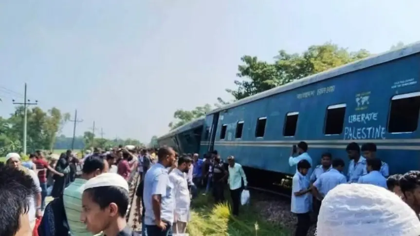 কুমিল্লায় কর্ণফুলী এক্সপ্রেসের তিন বগি লাইনচ্যুত, বন্ধ ট্রেন চলাচল