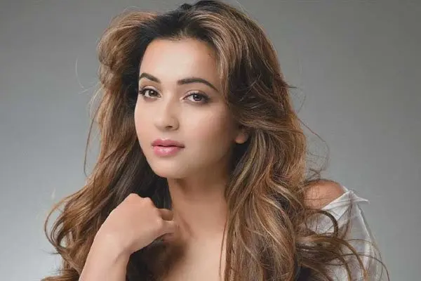 বিয়ের সিদ্ধান্তে তাড়াহুড়া করতে চান না কৌশানি