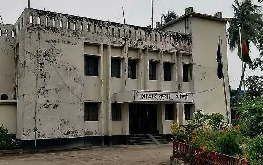 পাবনায় হাটের কার্যালয়ের সামনে গুলিতে শ্রমিক লীগ নেতাসহ নিহত ২