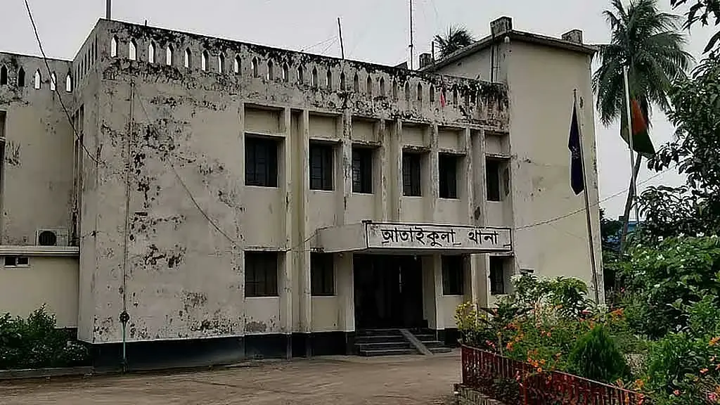 পাবনায় হাটের কার্যালয়ের সামনে গুলিতে শ্রমিক লীগ নেতাসহ নিহত ২
