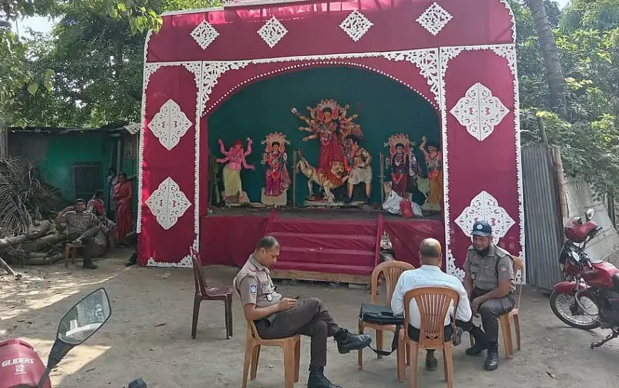 জমির মালিকানা নিয়ে দ্বন্দ্ব, রংপুরে আটকে গেল প্রতিমা বিসর্জন