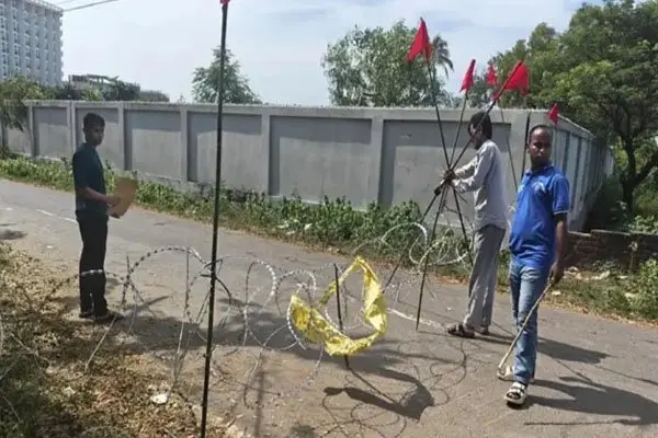 ইনানীতে চার দিন ধরে গ্যাসের আগুন, ২০০ মিটারে ১৪৪ ধারা