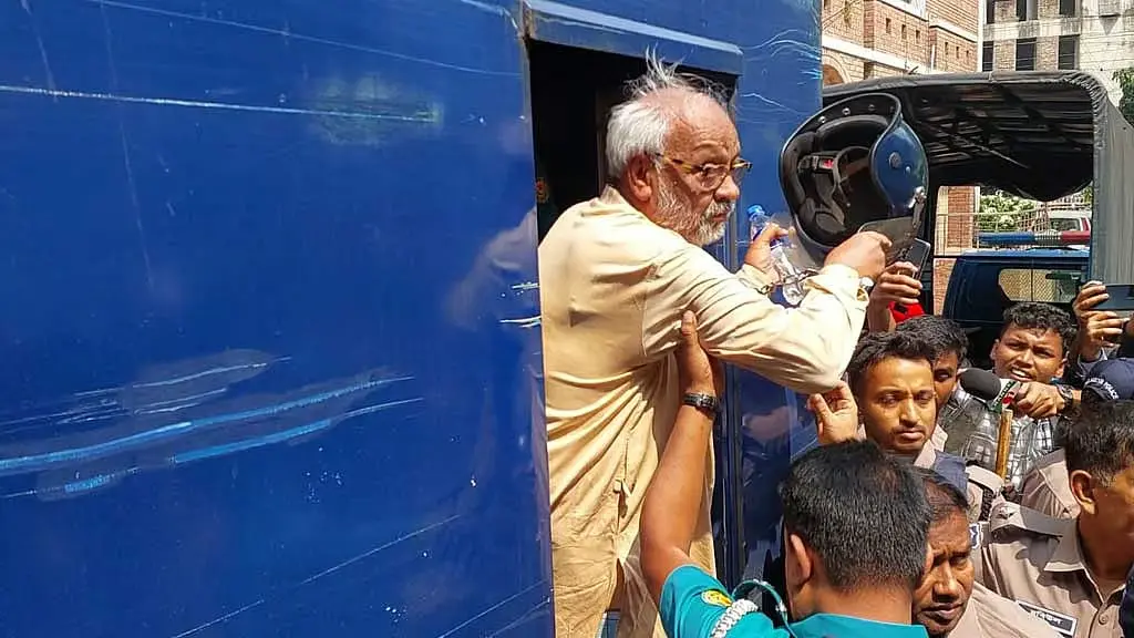 আদালতে হেলমেট পরানো নিয়ে আপত্তি, ছুড়ে ফেললেন জামায়াত নেতা