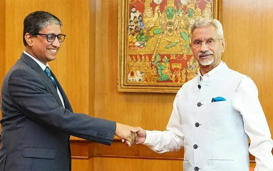 ভারতে বাংলাদেশের হাই কমিশনারের দায়িত্ব পালন শেষে দিল্লি ছাড়ার আগে দেশটির পররাষ্ট্রমন্ত্রী এস জয়শঙ্করের সঙ্গে বিদায়ী সাক্ষাৎ করেছেন রিয়াজ হামিদুল্লাহ।