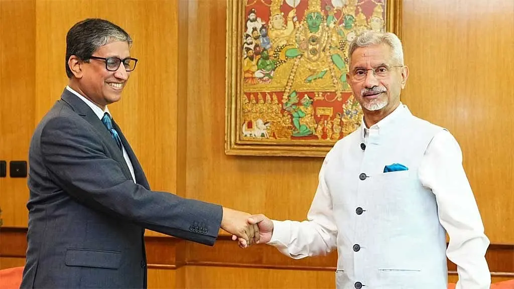 ভারতে বাংলাদেশের হাই কমিশনারের দায়িত্ব পালন শেষে দিল্লি ছাড়ার আগে দেশটির পররাষ্ট্রমন্ত্রী এস জয়শঙ্করের সঙ্গে বিদায়ী সাক্ষাৎ করেছেন রিয়াজ হামিদুল্লাহ।
