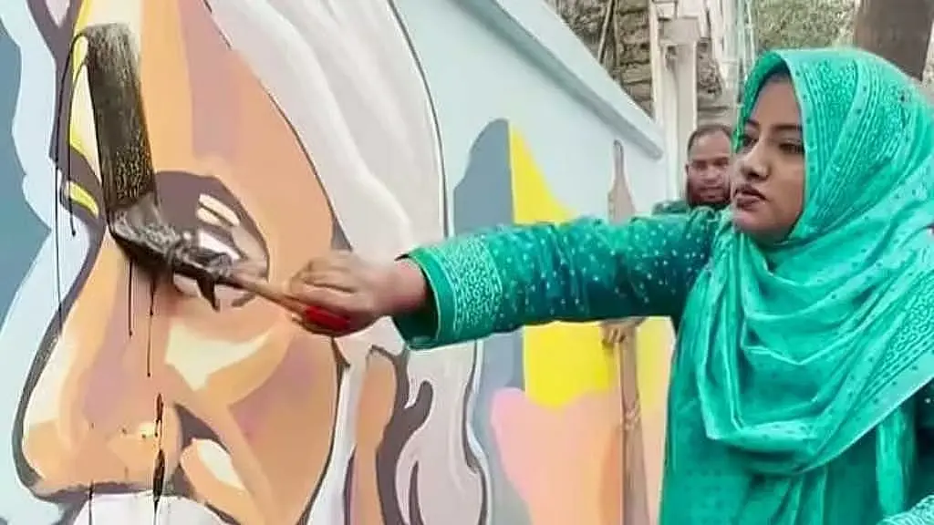 রবীন্দ্রনাথের প্রতিকৃতি বিকৃতির চেষ্টায় চারজনের বিরুদ্ধে মামলা