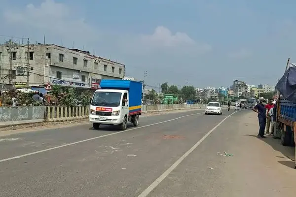 পুলিশের আশ্বাসে মোহাম্মদপুর-বসিলা সড়ক ছাড়লেন অটোরিকশাচালকেরা