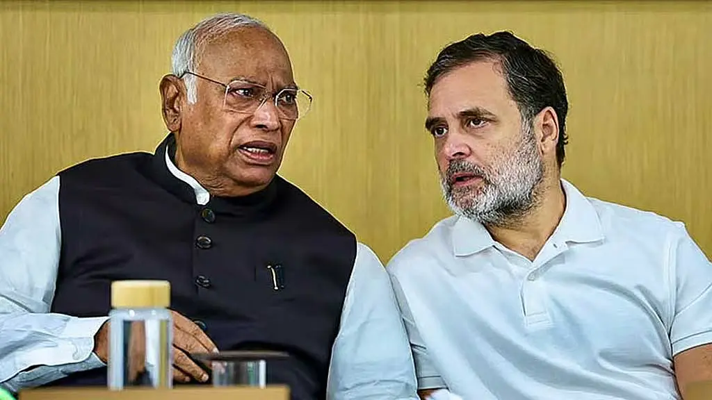 ভোট কারচুপির অভিযোগে সরব বিরোধীরা, প্রধান বিচারপতির দ্বারস্থ রাহুল-খাড়গে